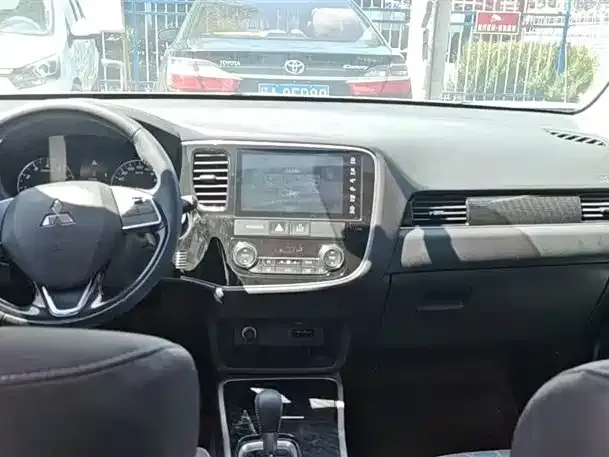 Mitsubishi Outlander 2022 из CN, фото 2
