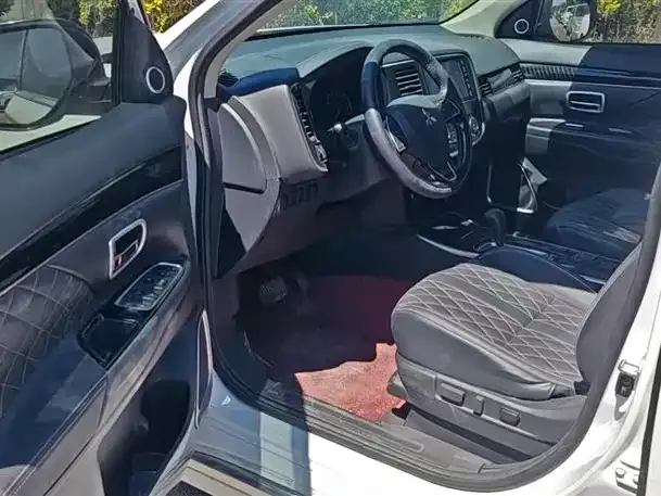 Mitsubishi Outlander 2022 из CN, фото 1