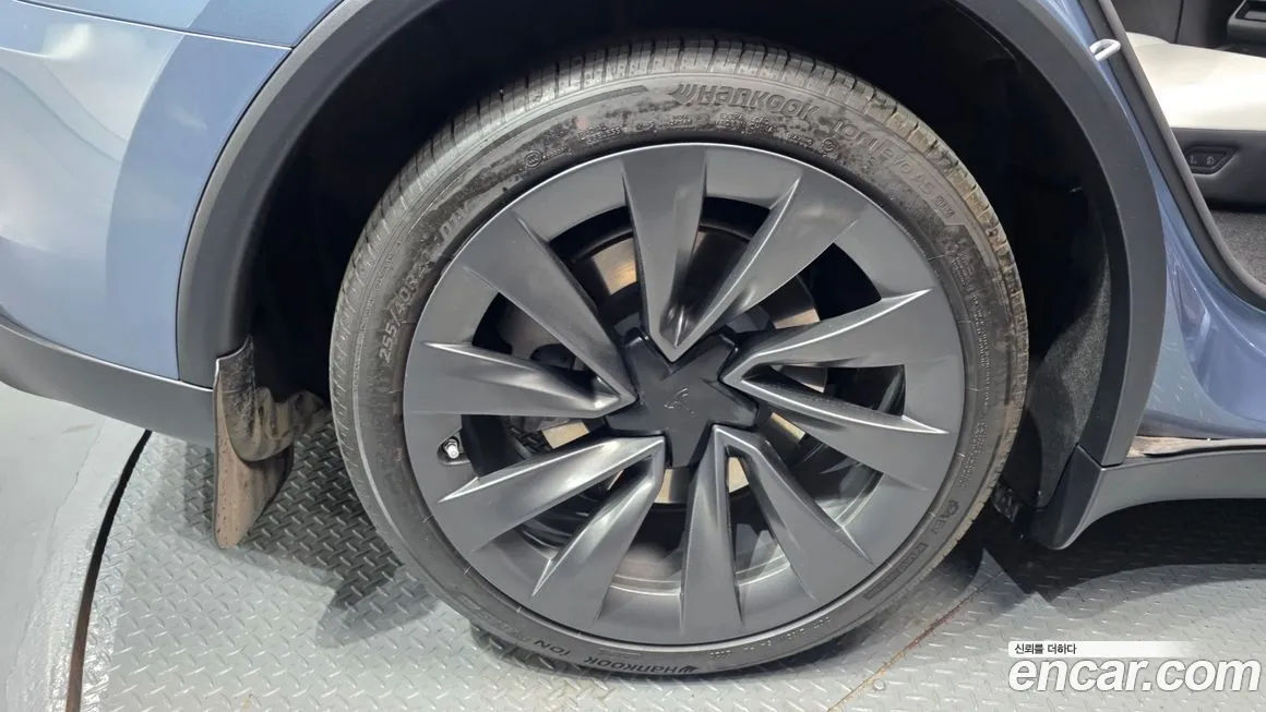 Tesla Model Y — фото 8