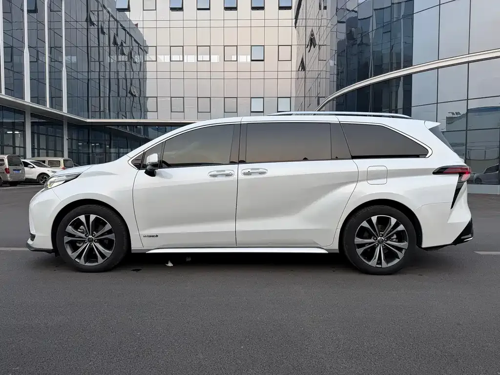 Toyota Granvia — фото 9
