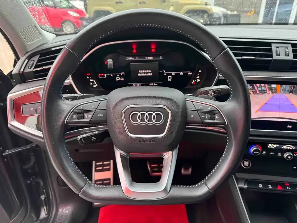 Audi Q3 — фото 10