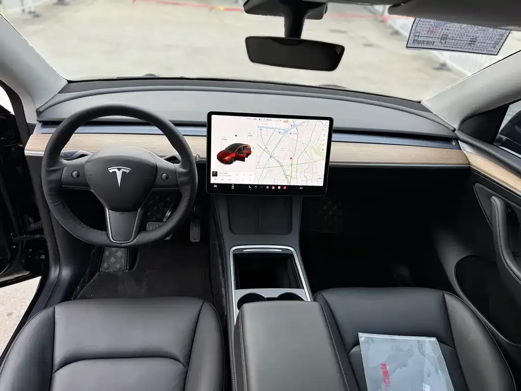 Tesla Model Y — фото 6