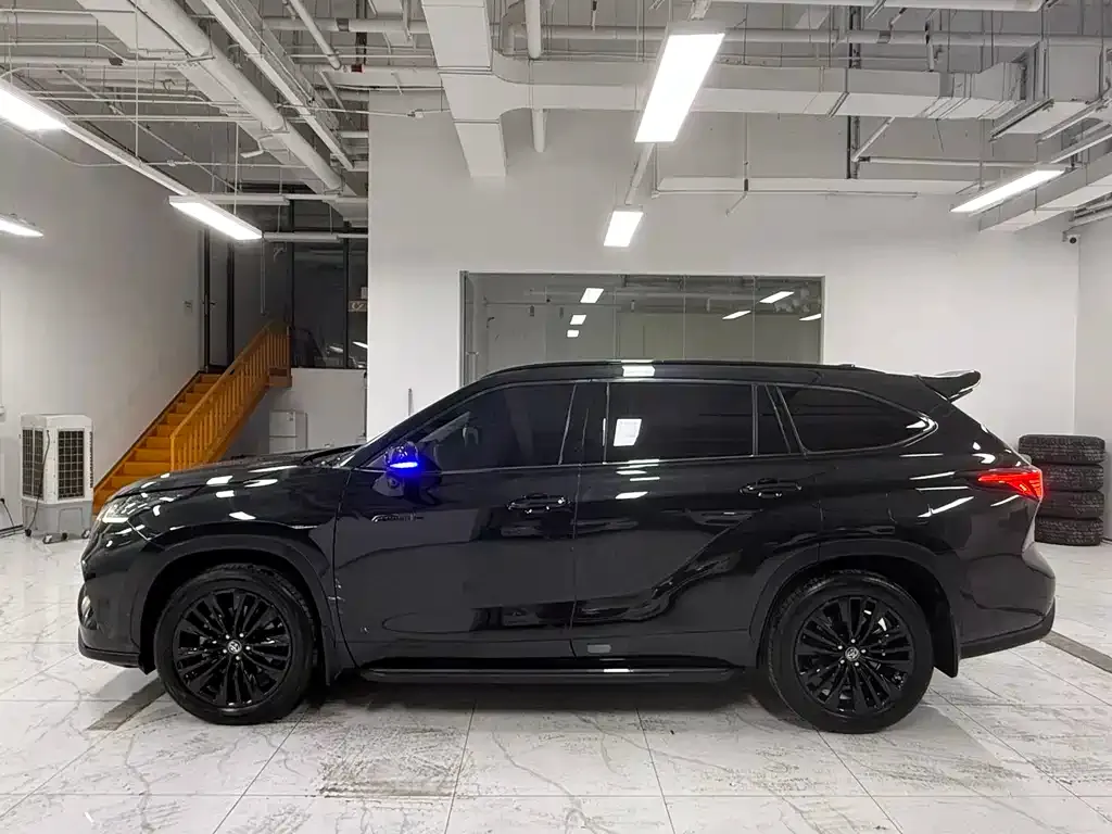 Toyota Highlander — фото 3