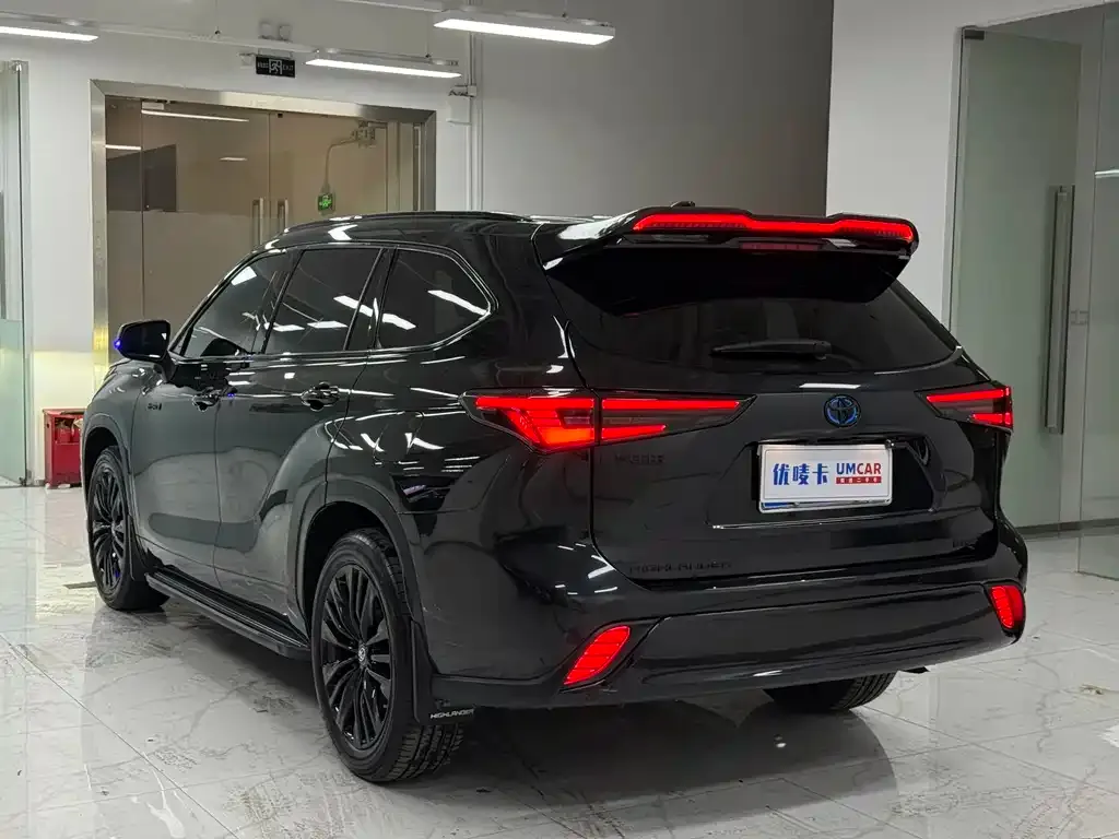 Toyota Highlander — фото 10