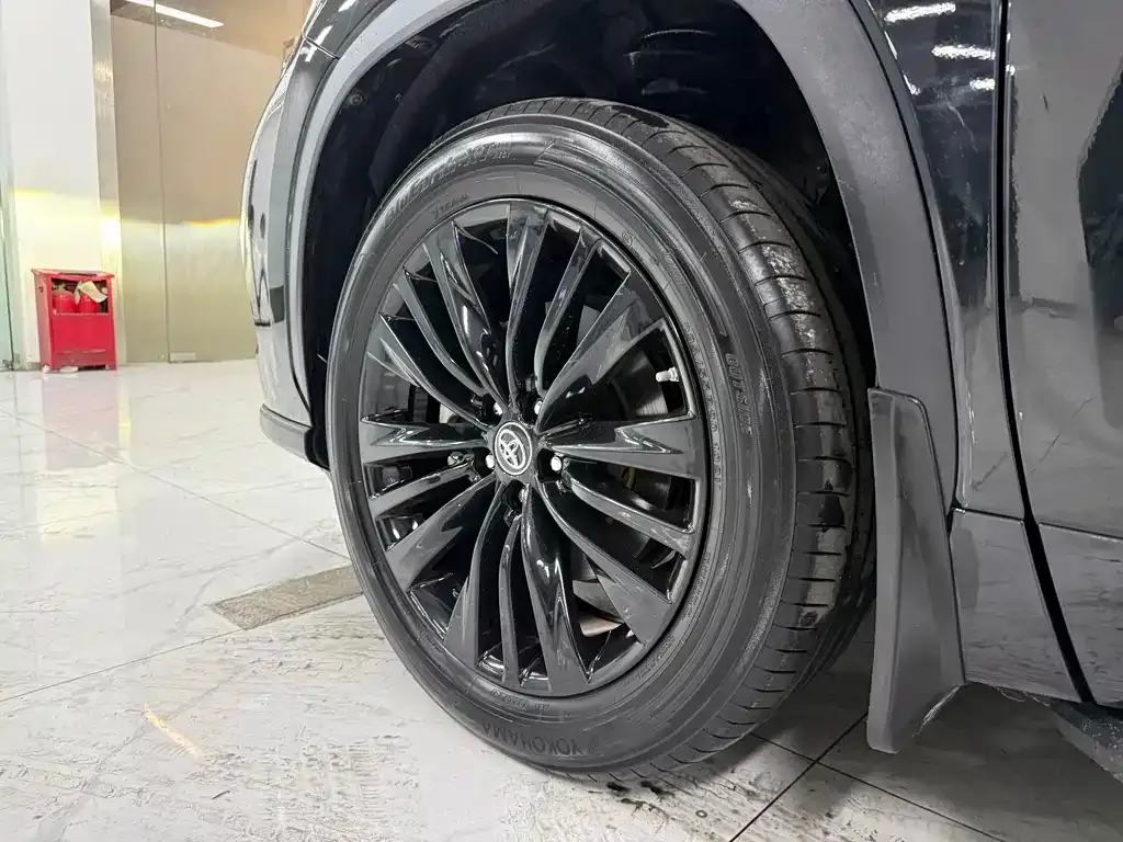 Toyota Highlander — фото 2