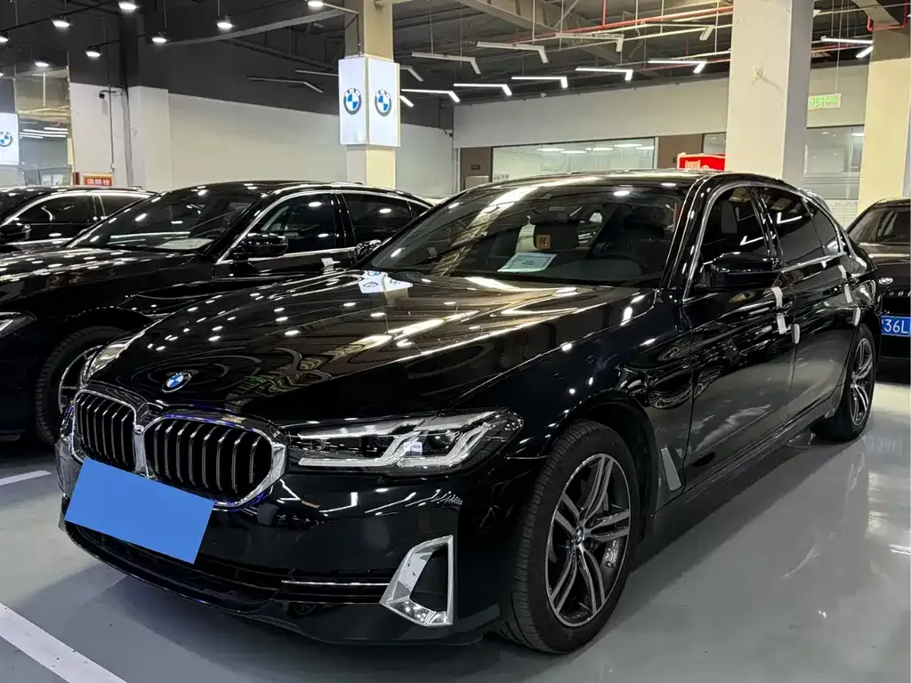 BMW 5 Series — фото 1