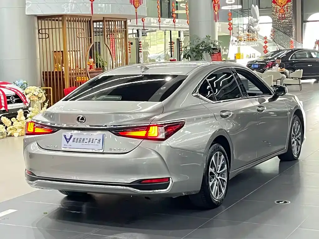 Lexus ES — фото 8