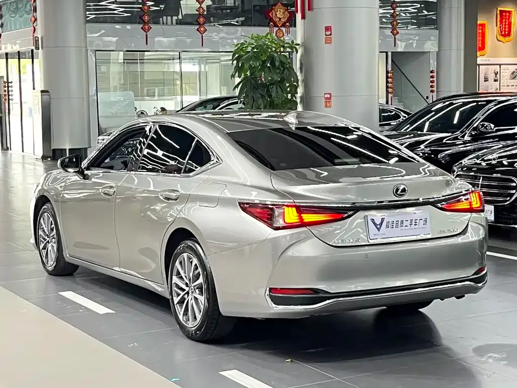 Lexus ES — фото 3