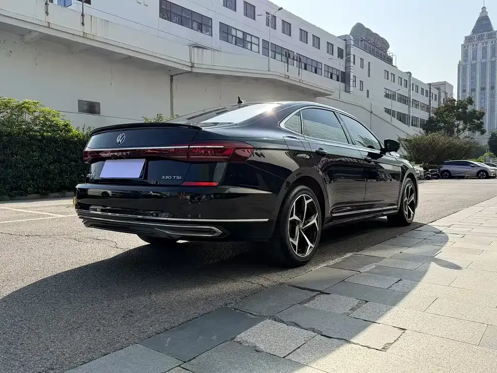 Volkswagen Passat — фото 5