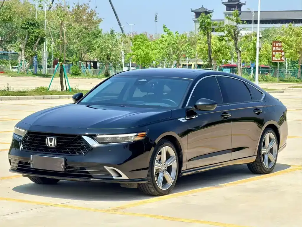 Honda Accord — фото 1