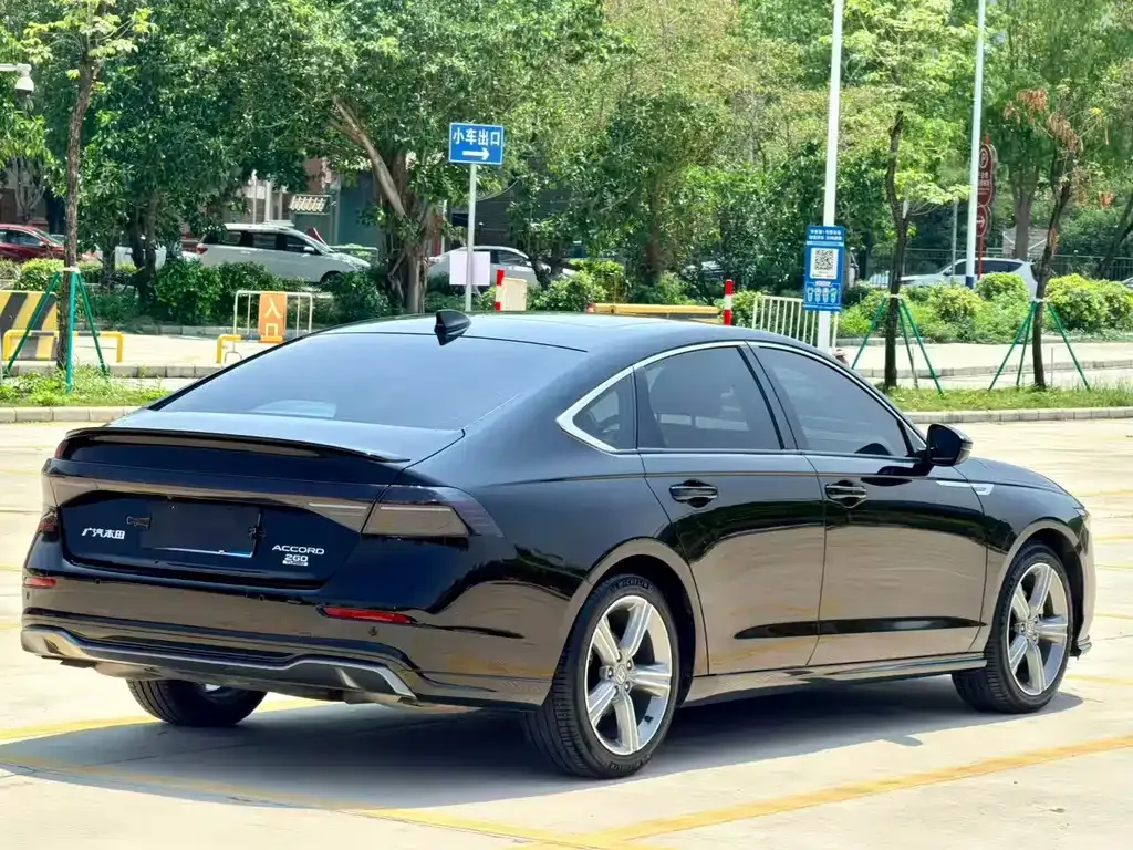 Honda Accord — фото 8