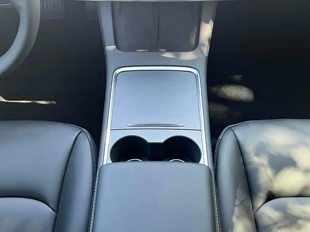 Tesla Model 3 — фото 2