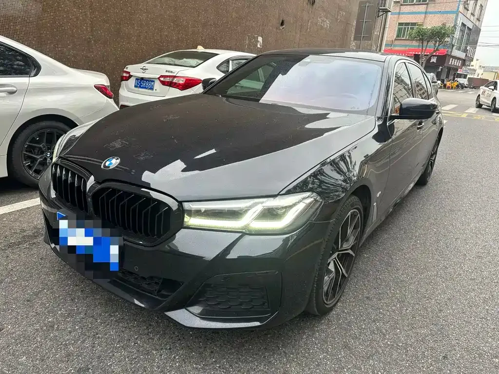 BMW 5 Series — фото 1