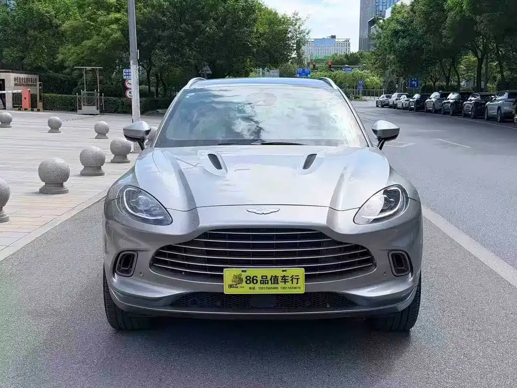 Aston Martin DBX — фото 1