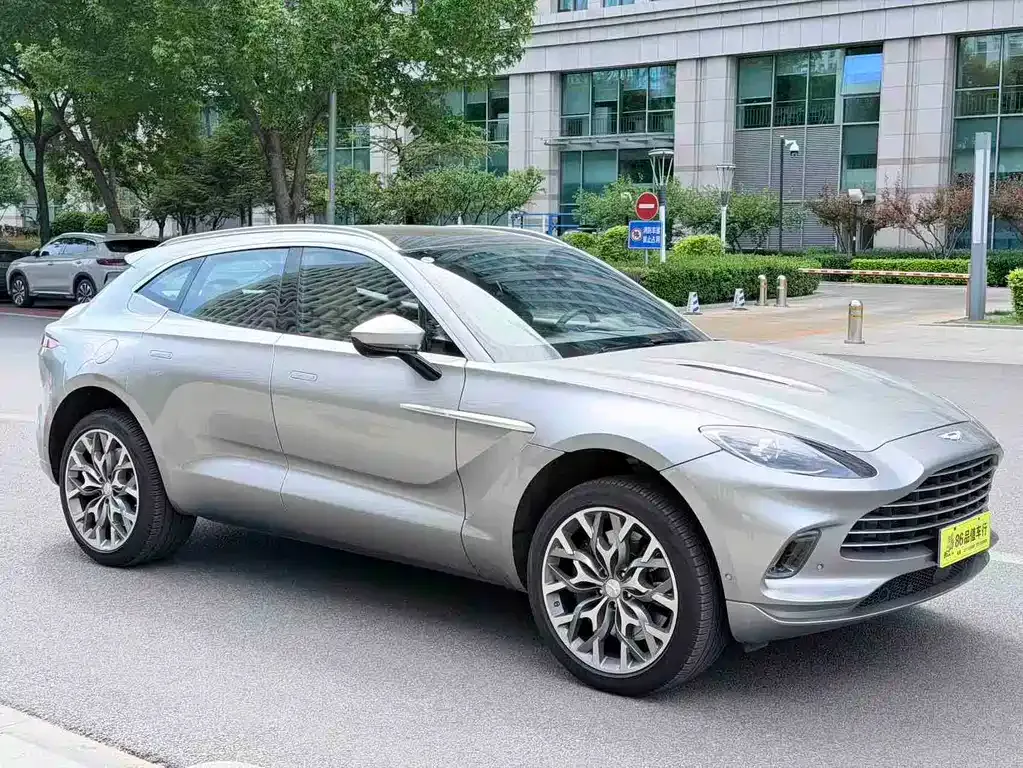 Aston Martin DBX — фото 7