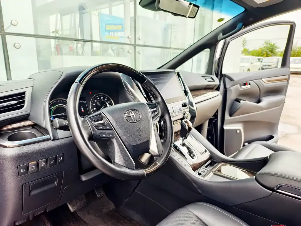 Toyota Vellfire — фото 6