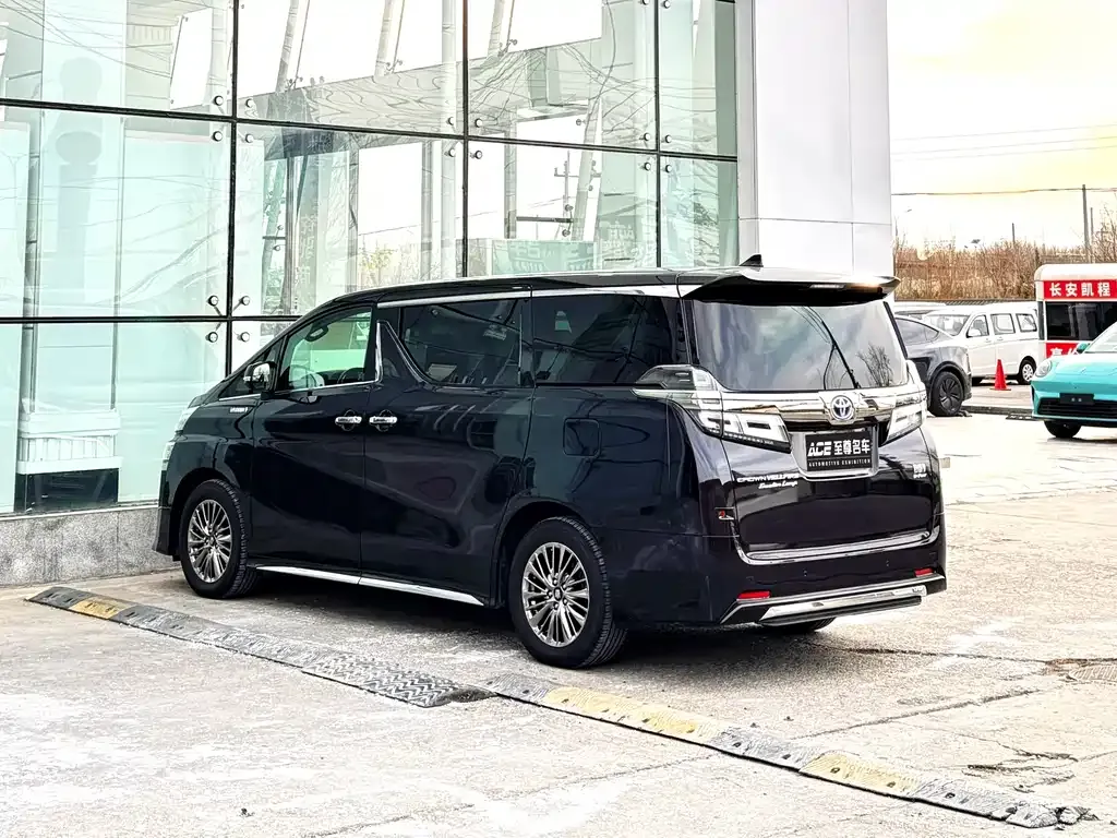 Toyota Vellfire — фото 5