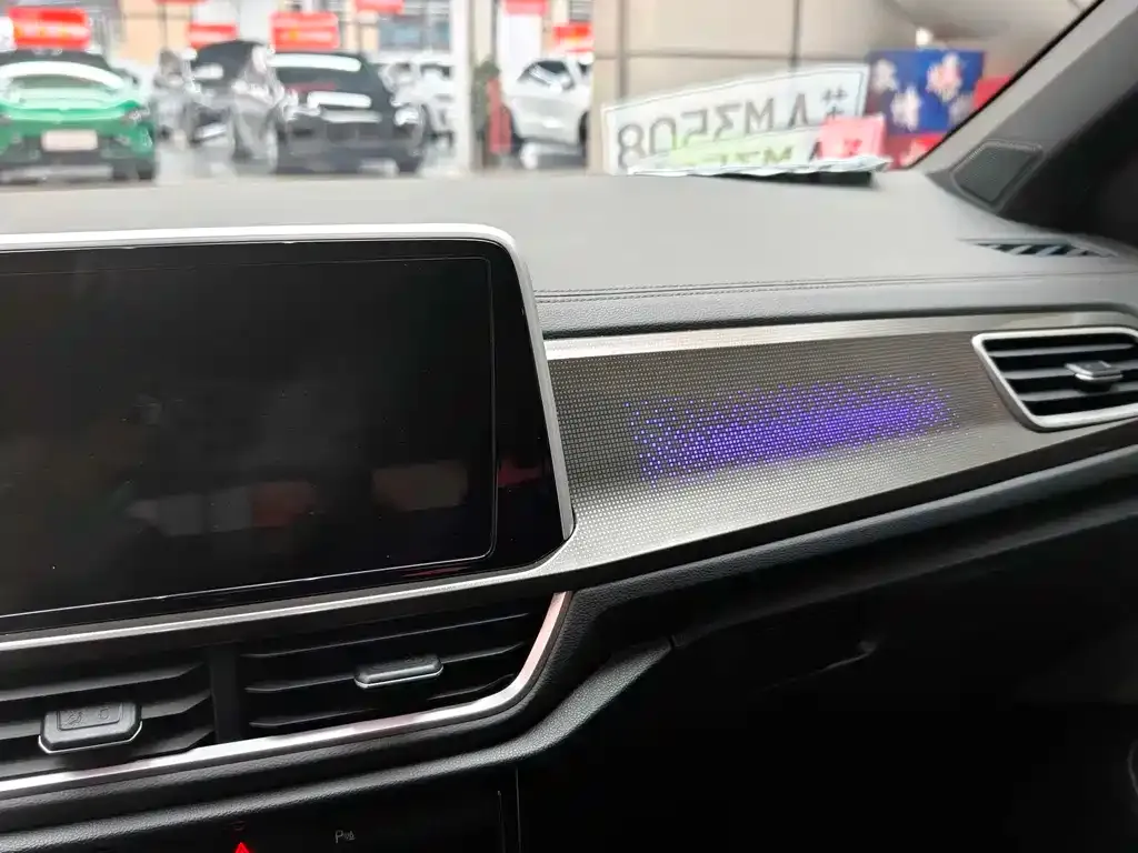 Volkswagen T-Roc — фото 3