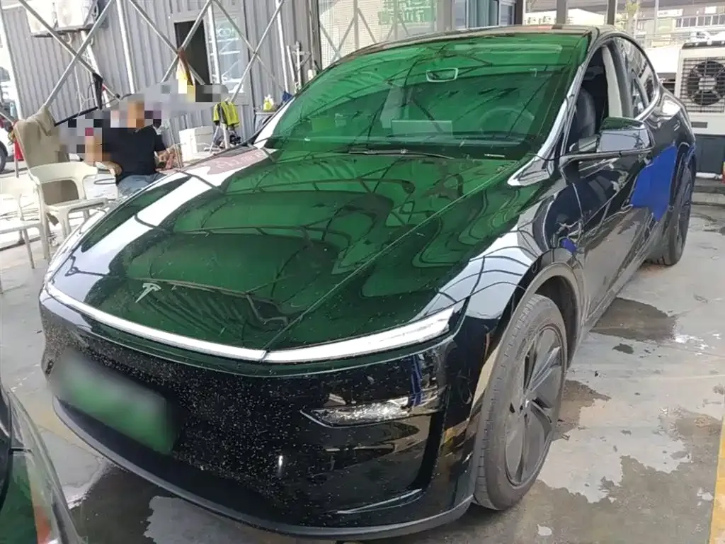 Tesla Model Y — фото 10