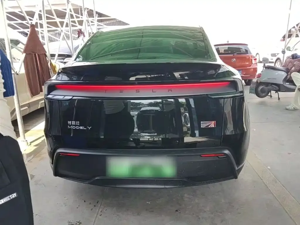 Tesla Model Y — фото 4