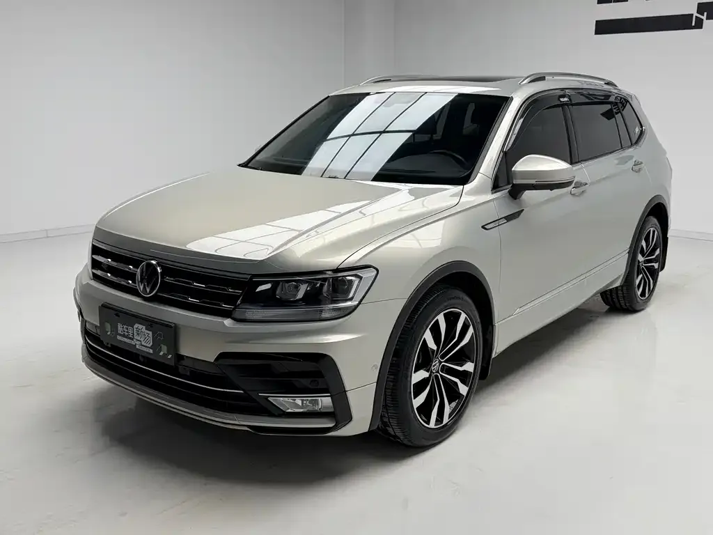 Volkswagen Tiguan L — фото 1
