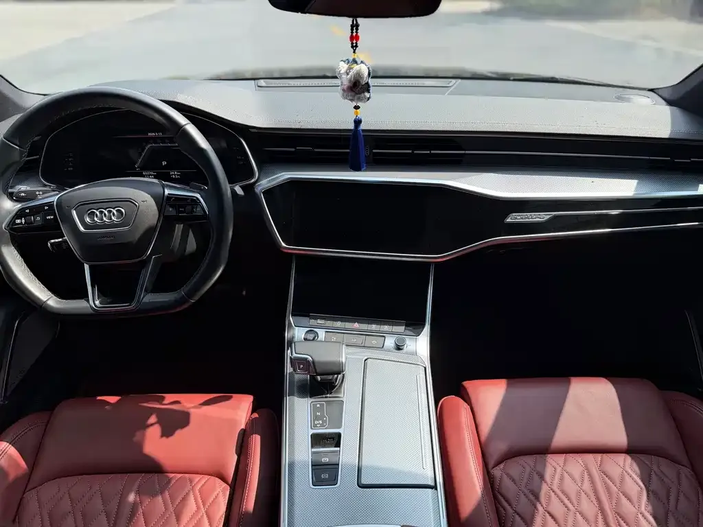 Audi A7L — фото 7