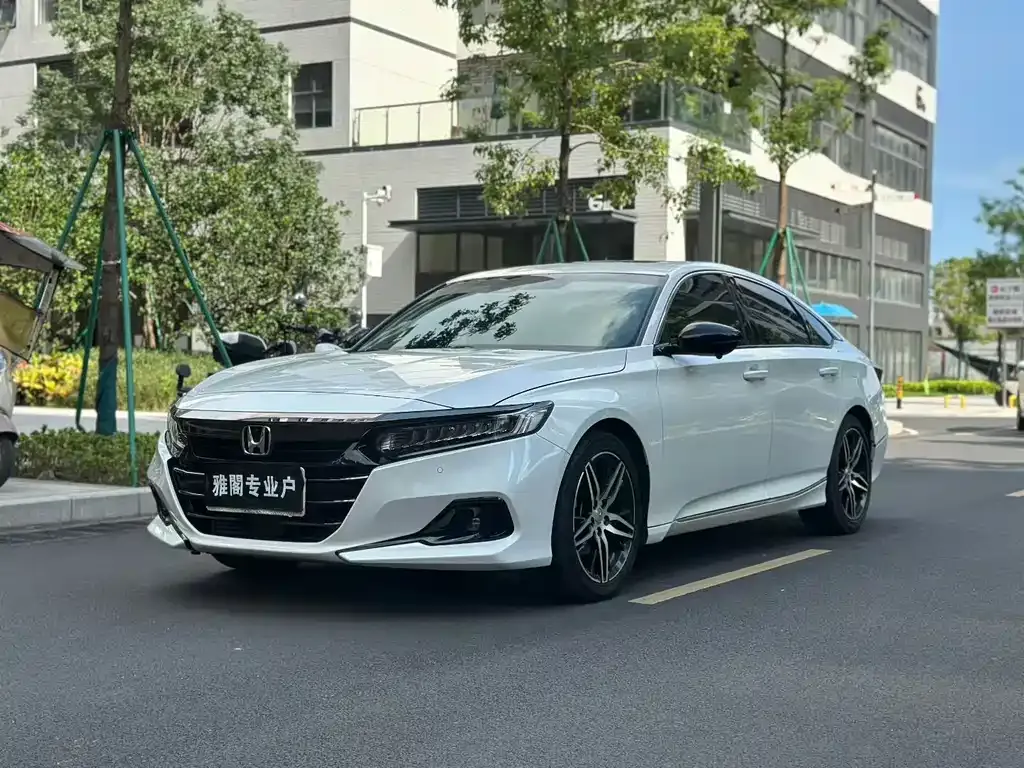 Honda Accord — фото 1