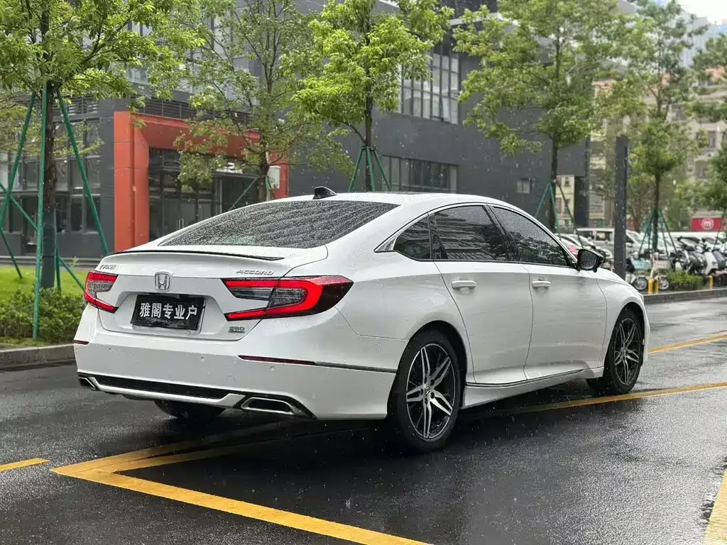 Honda Accord — фото 9