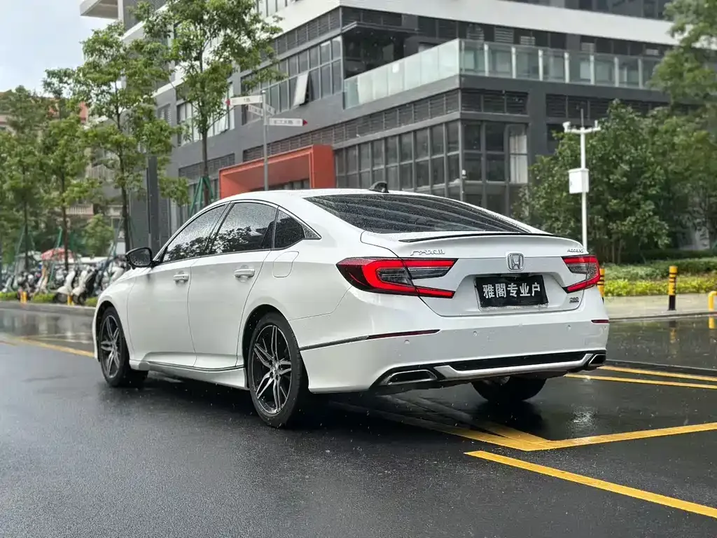 Honda Accord — фото 8
