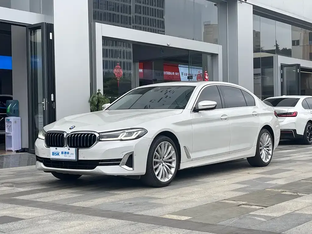 BMW 5 Series — фото 1