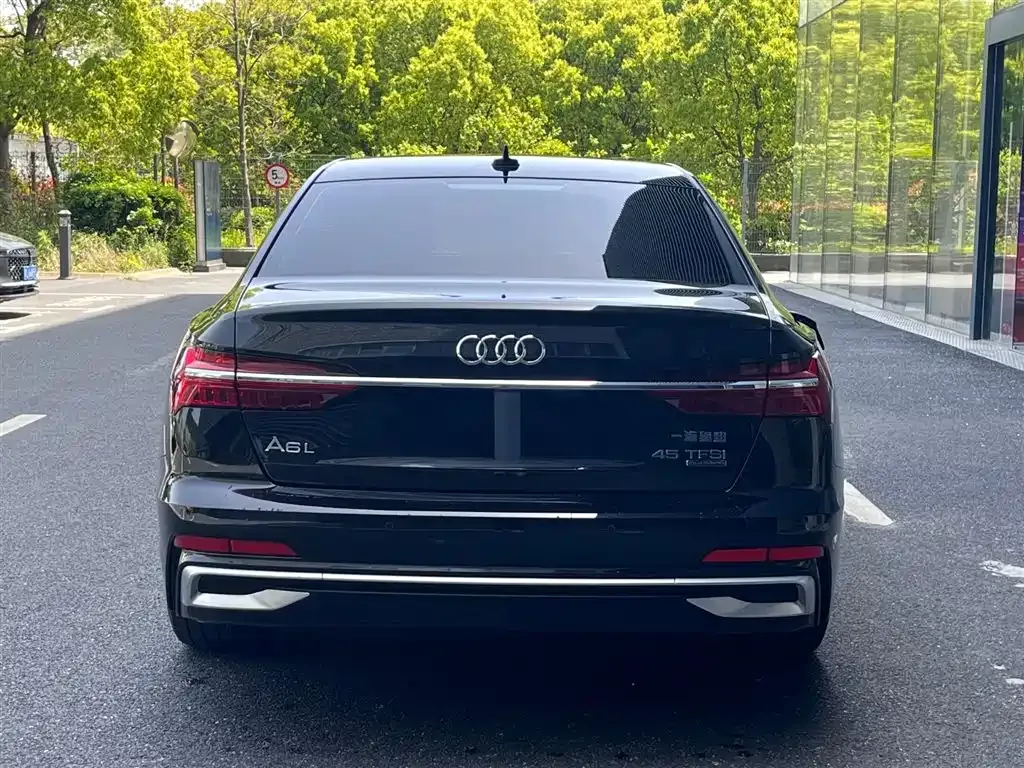 Audi A6L — фото 9
