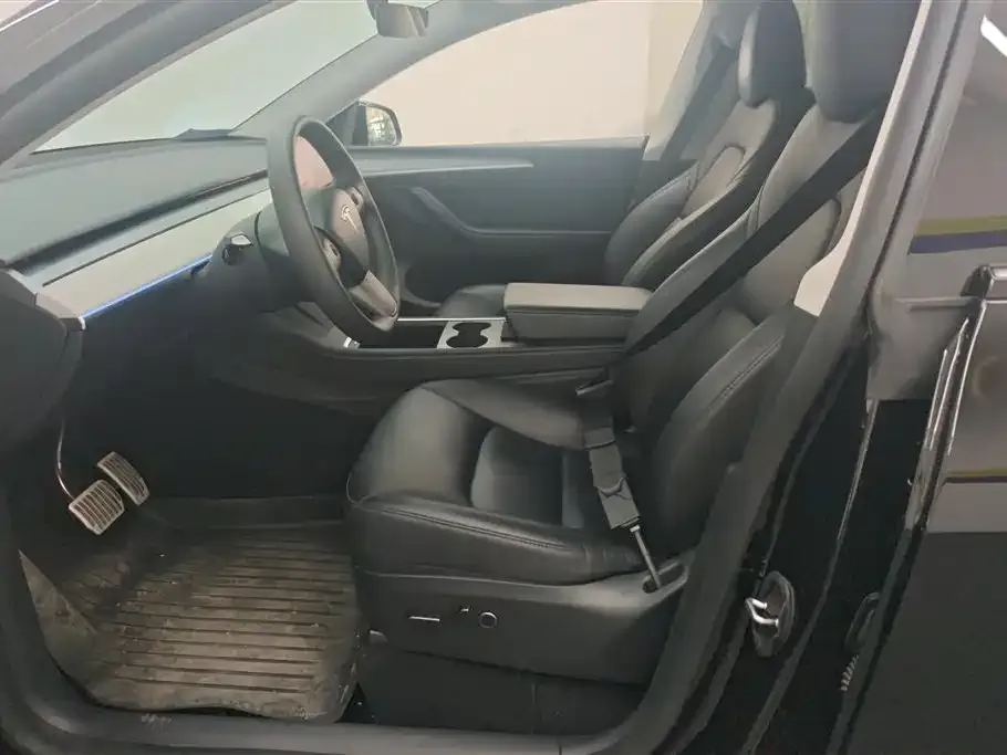 Tesla Model Y — фото 9