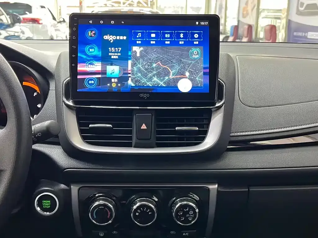 Toyota Yaris L — фото 10