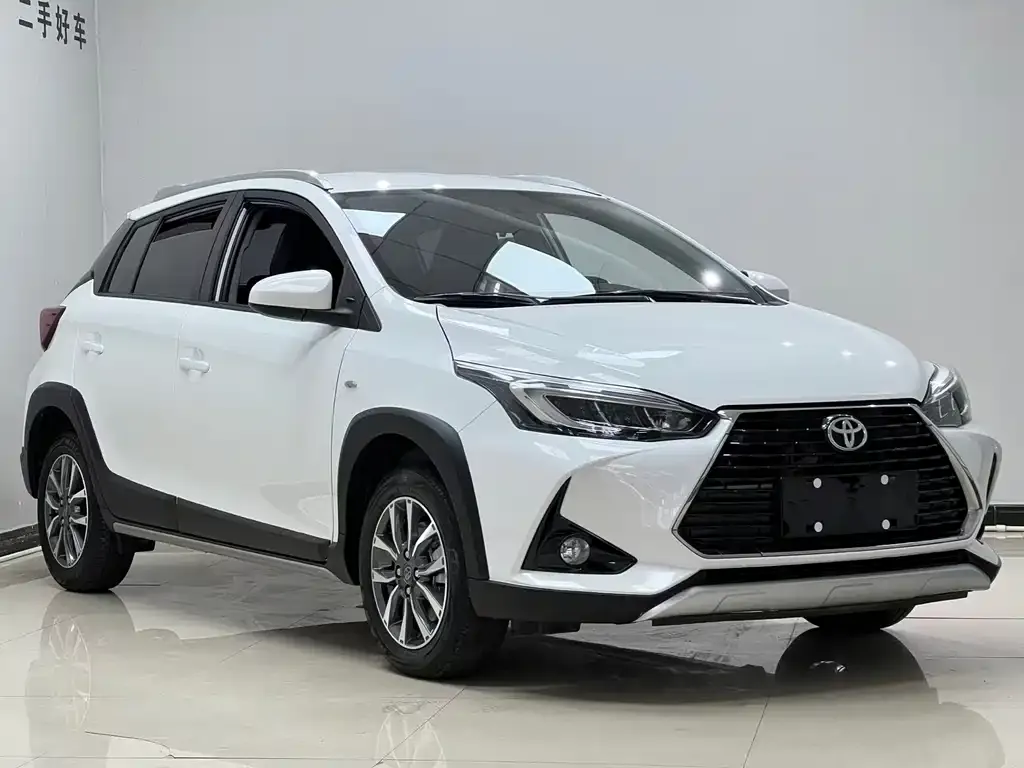 Toyota Yaris L — фото 4