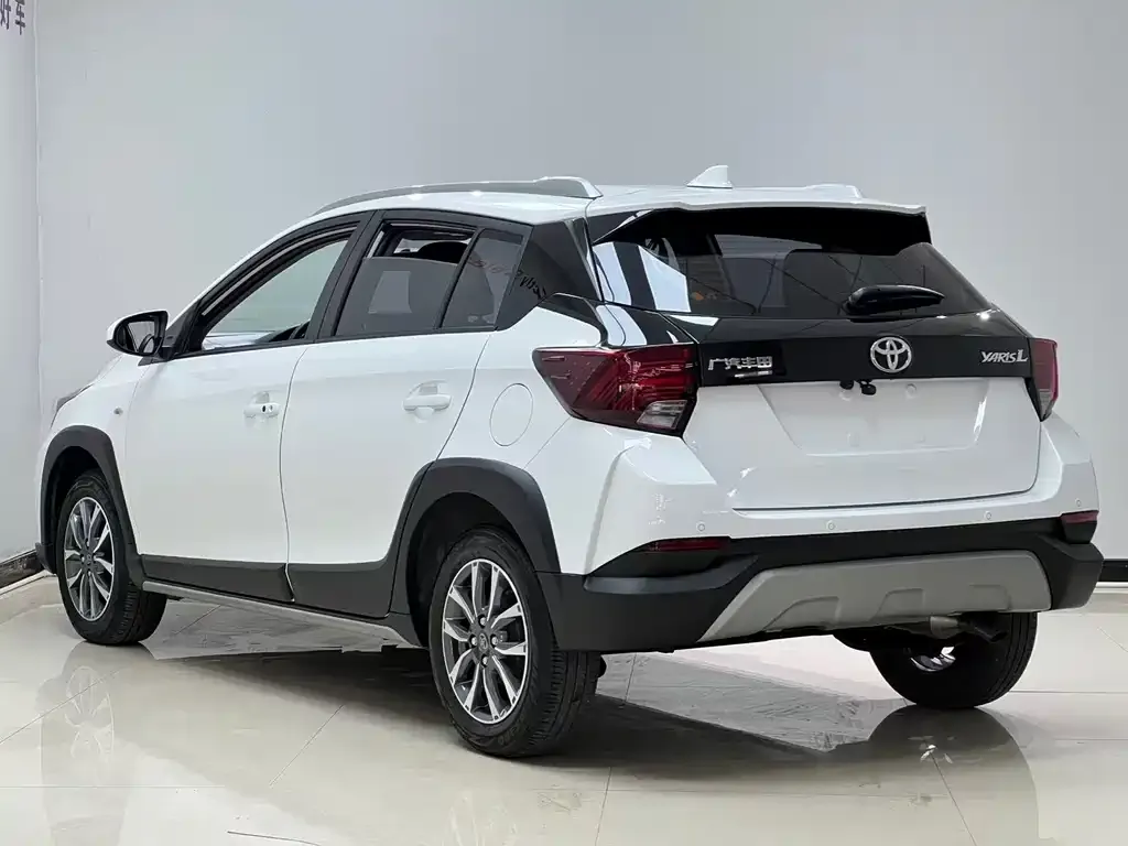 Toyota Yaris L — фото 9