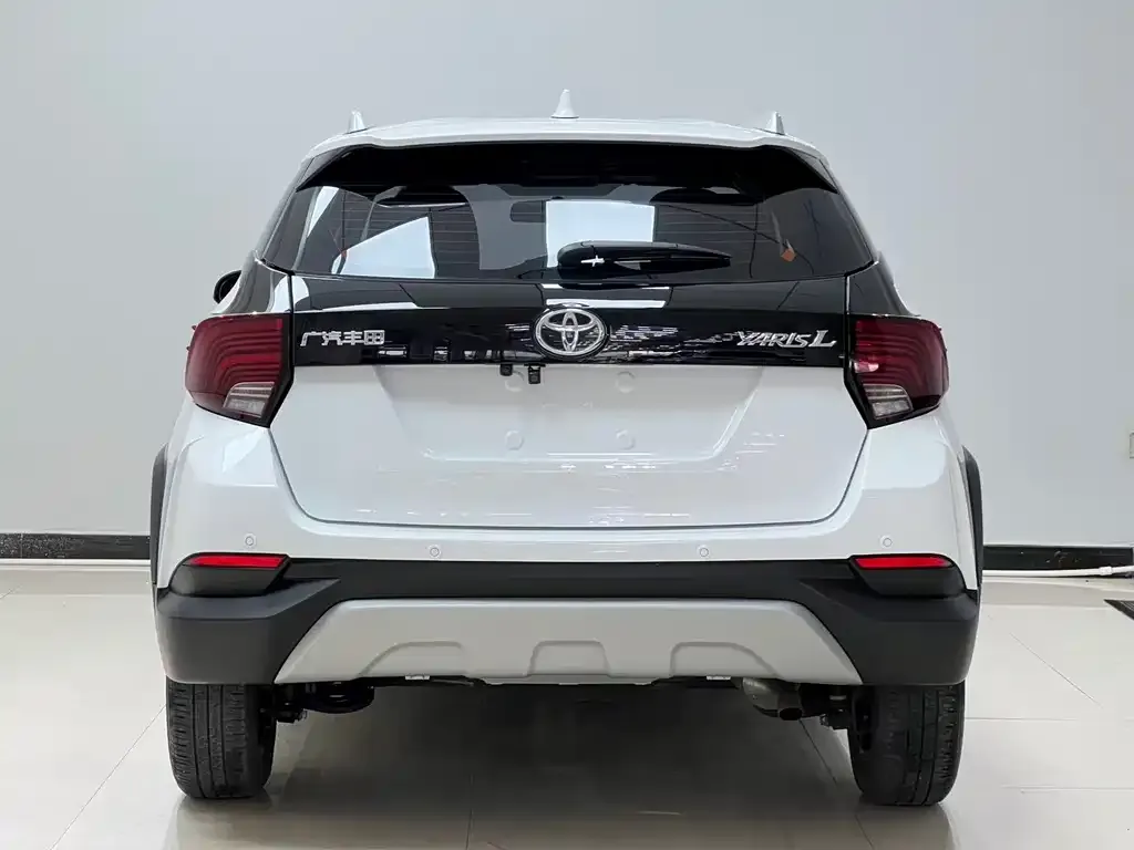 Toyota Yaris L — фото 2