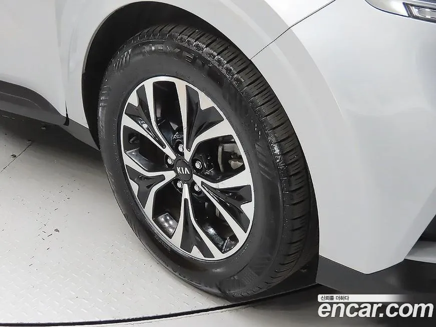 Kia Carnival — фото 10