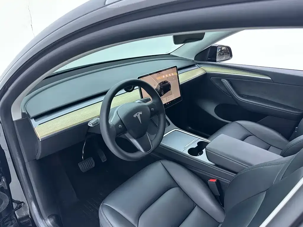 Tesla Model Y — фото 5