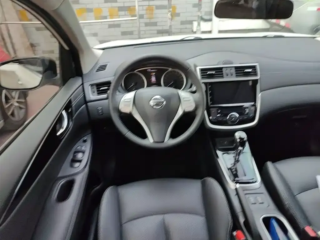Nissan Tiida — фото 3
