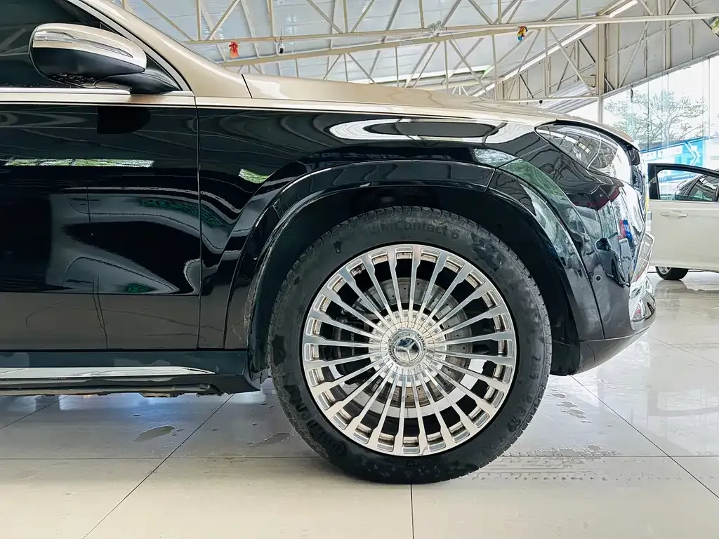 Mercedes-Benz GLS — фото 6