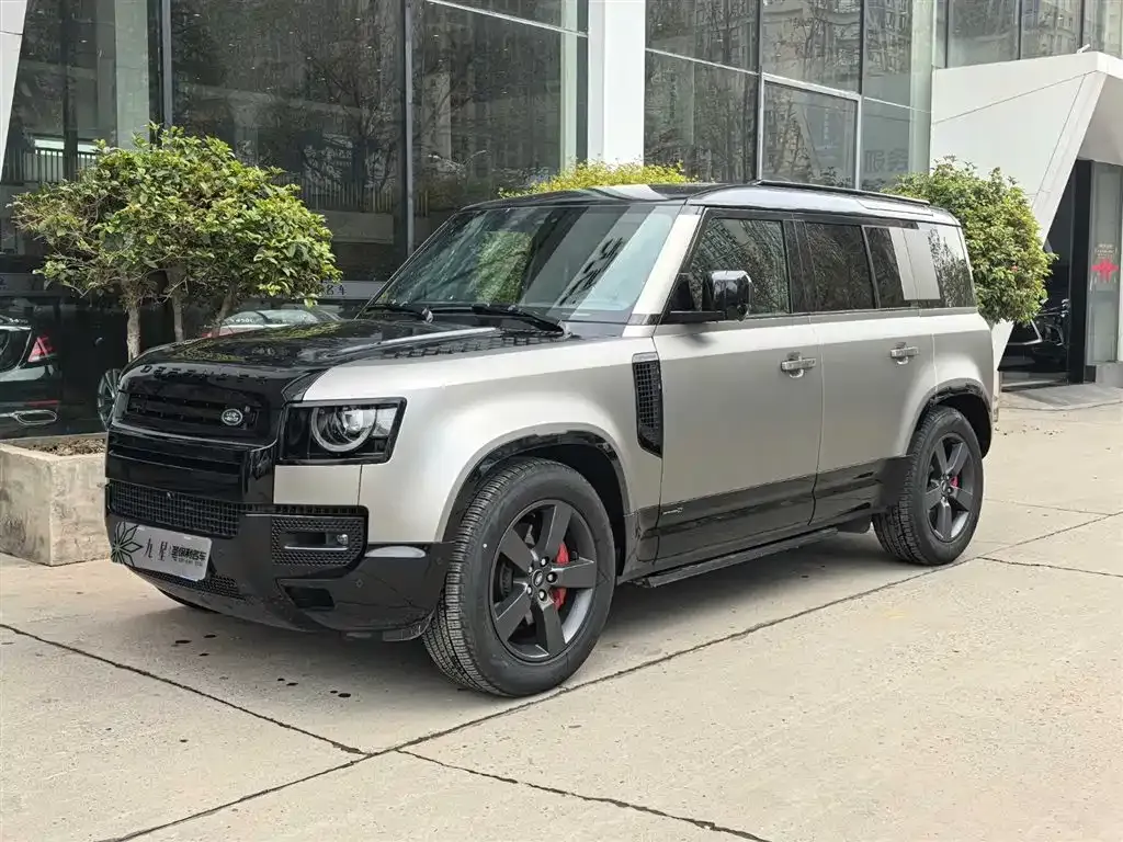 Land Rover Defender — фото 1