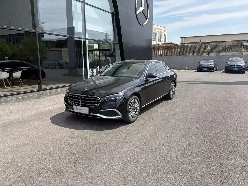 Mercedes-Benz E-Class — фото 1