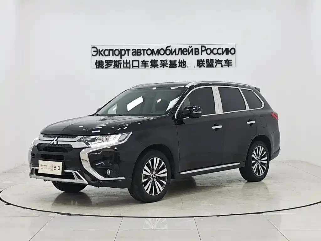 Mitsubishi Outlander — фото 1
