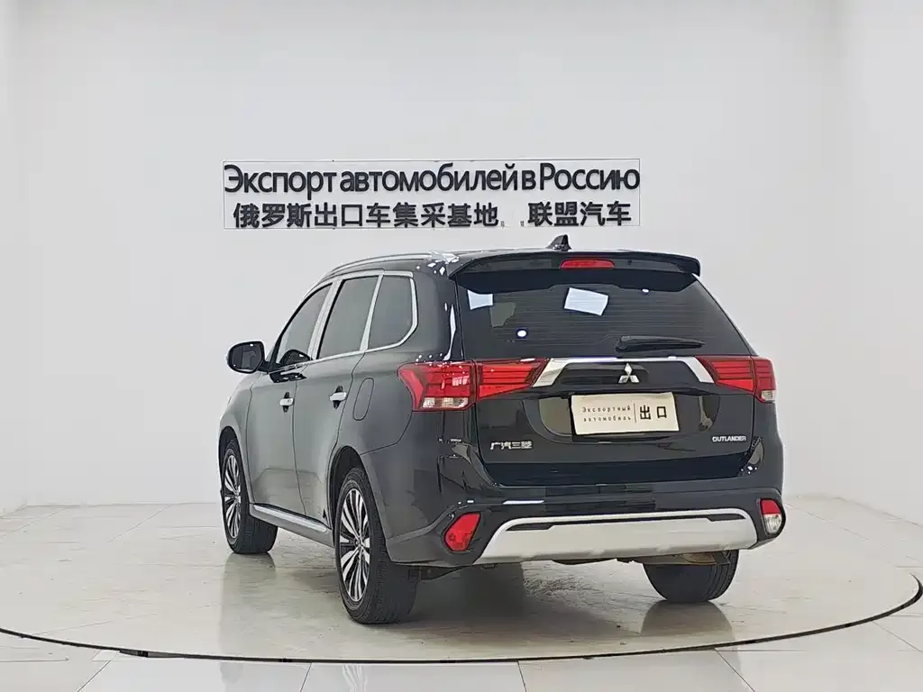 Mitsubishi Outlander — фото 5