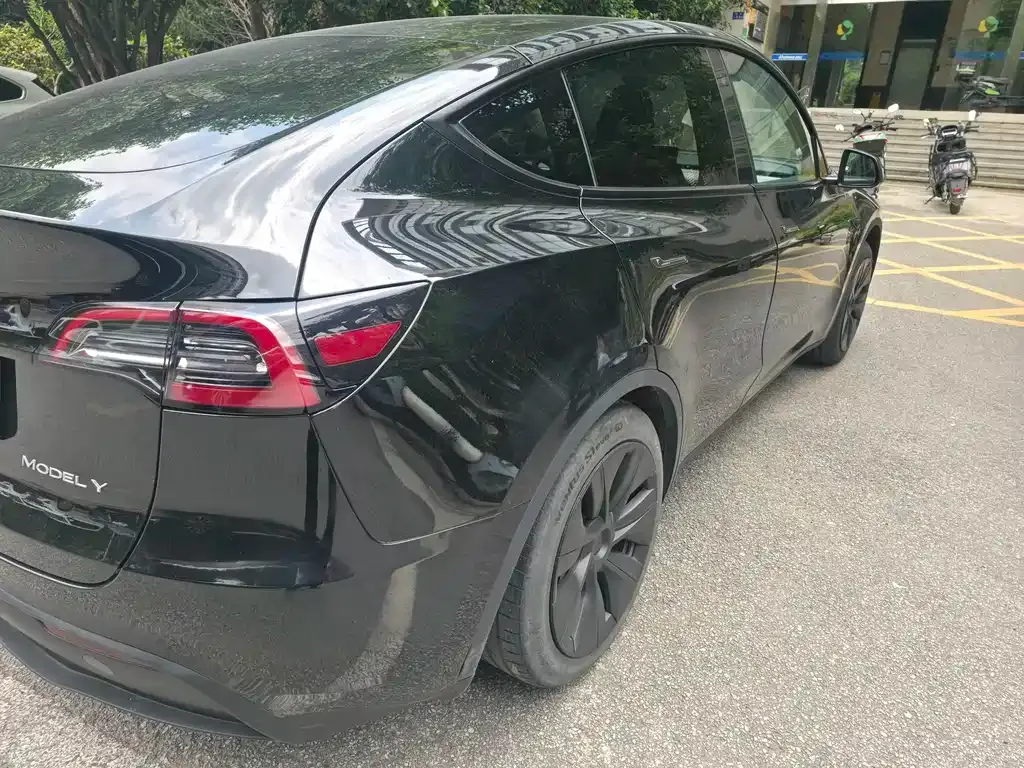 Tesla Model Y — фото 7
