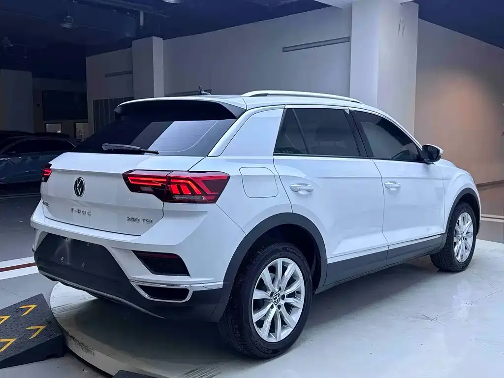 Volkswagen T-Roc — фото 4