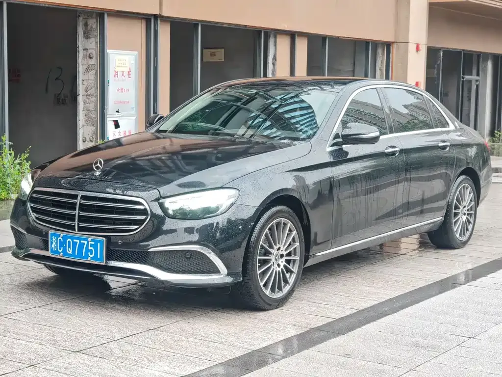 Mercedes-Benz E-Class — фото 1