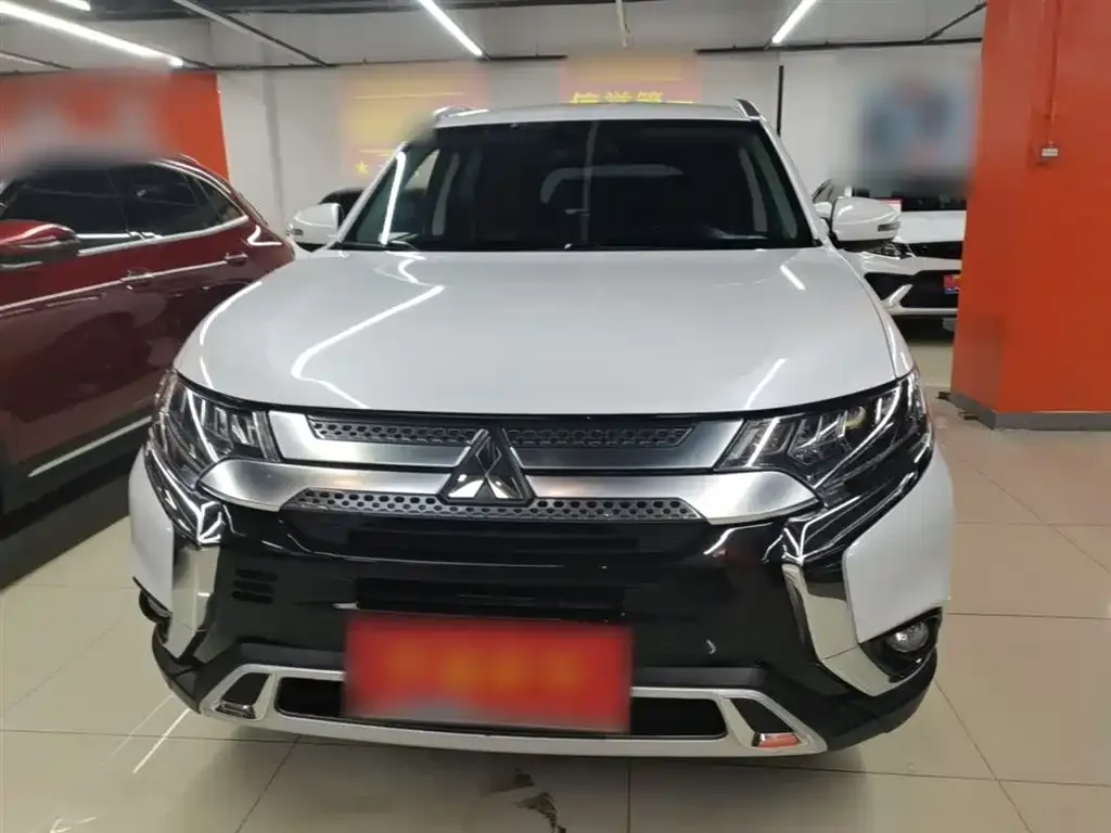 Mitsubishi Outlander — фото 2