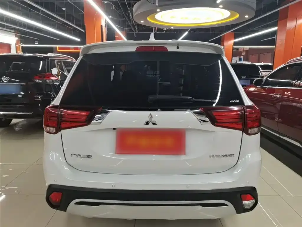 Mitsubishi Outlander — фото 7