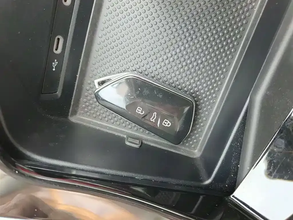 Volkswagen Tavendor 2023 из CN, фото 10